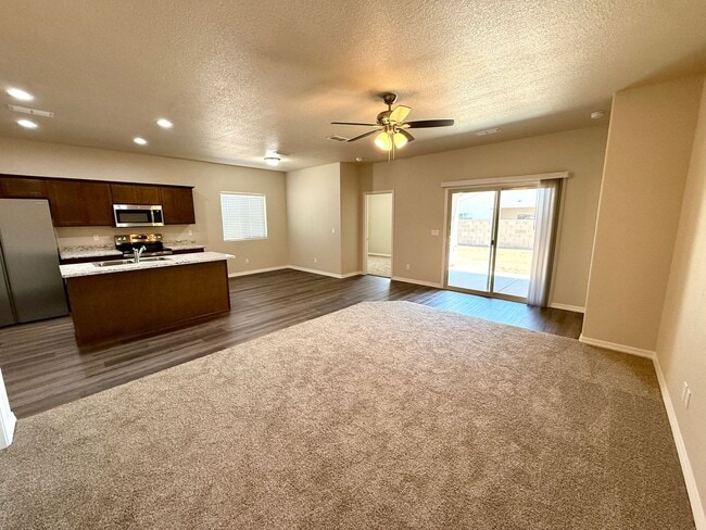 Building Photo - Move in Special~ $300 off Full Month's Ren...