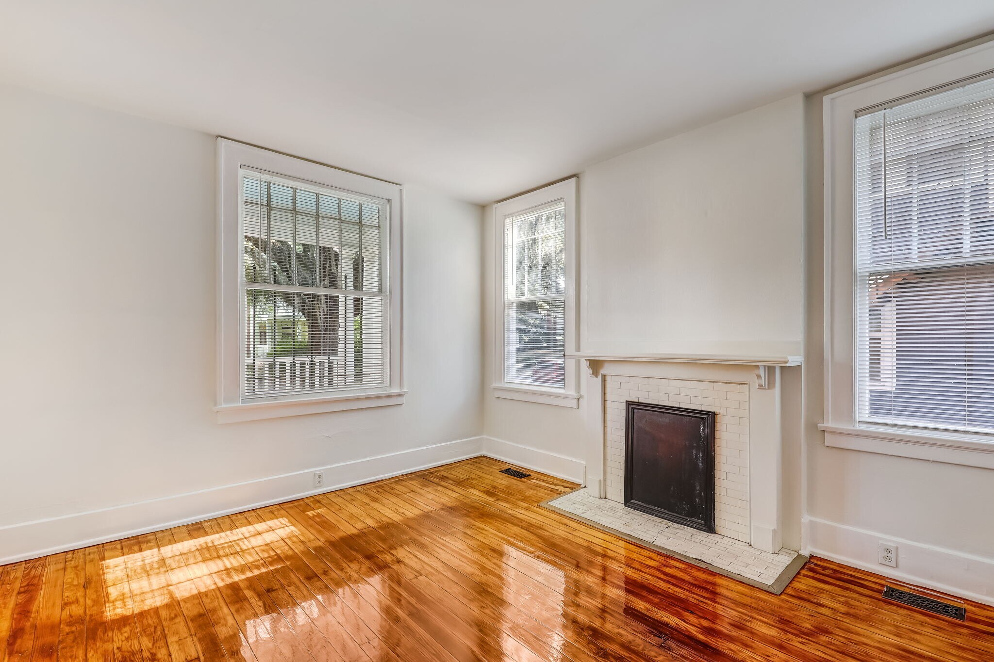Building Photo - 521 E 37th St