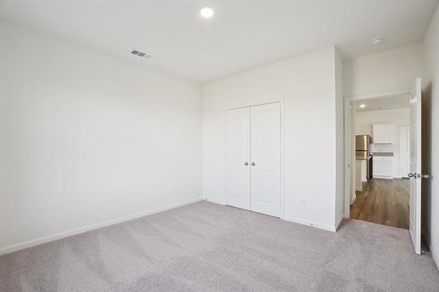 Building Photo - 2104 Prairie Ln