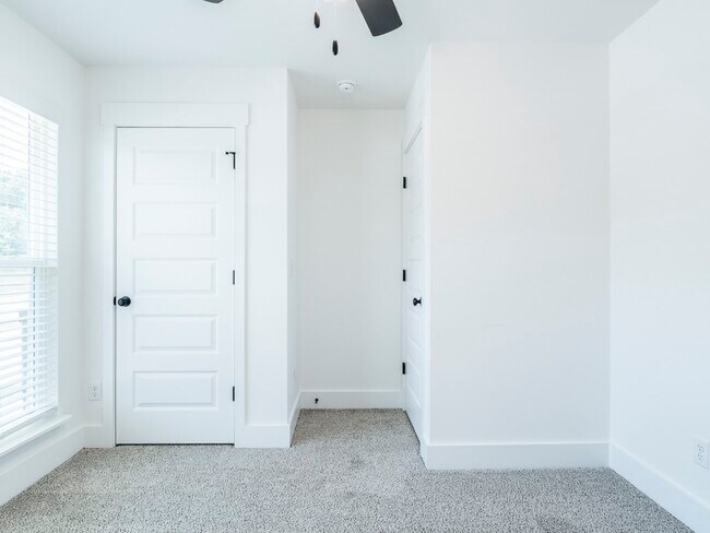 Building Photo - 1440 Emmerson St