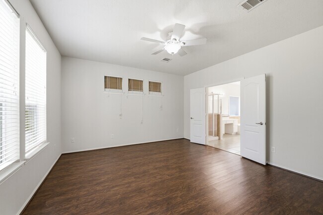 Building Photo - 2117 Rushing Spring Dr