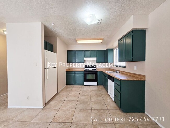 Building Photo - 2 BEDROOM 2 BATH UNIT NEAR NELLIS