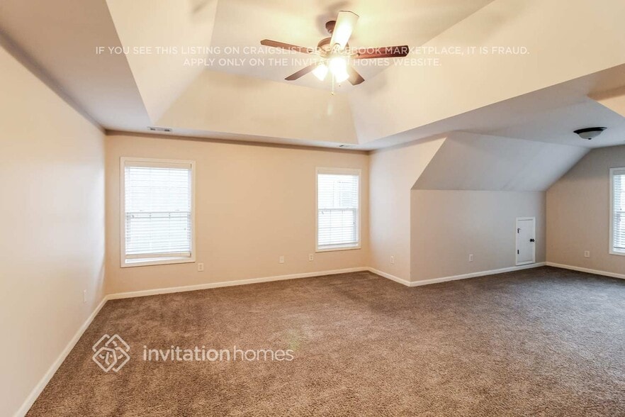 Building Photo - 625 Excalibur Ct SE