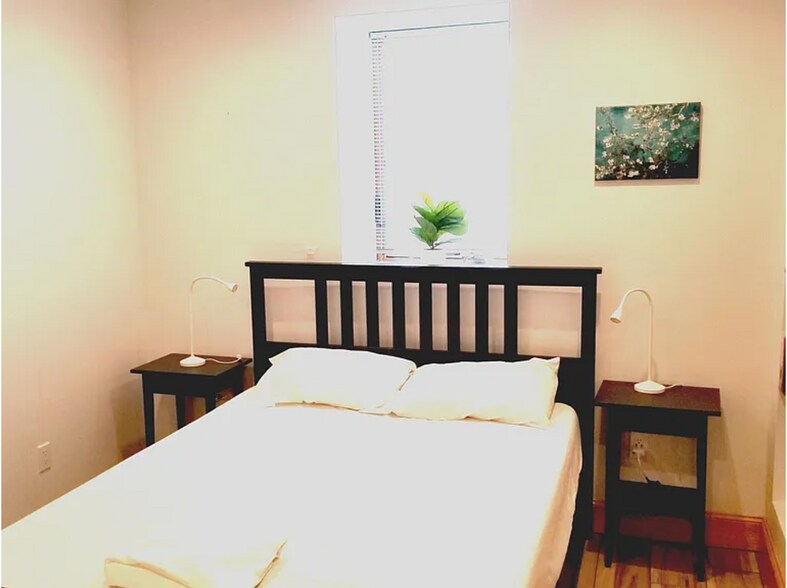 Building Photo - 182 Babcock St