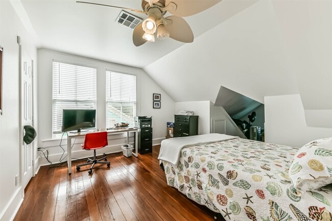 Building Photo - 3301 Ave N Ursuline St