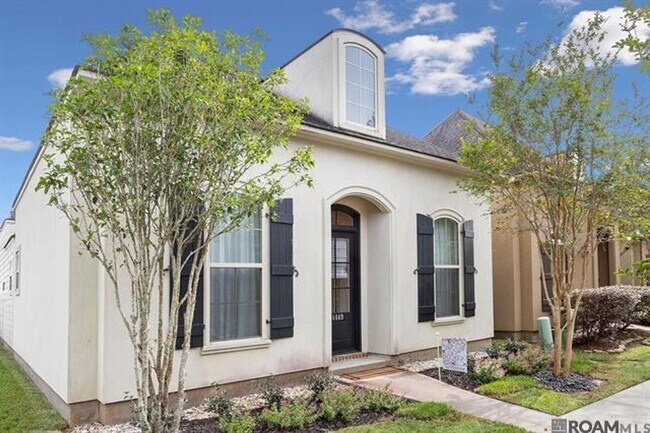 Building Photo - 4 Bedroom House  House in Gated Community| Community Pool  & Gym