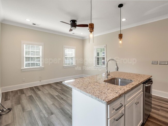 Building Photo - 400 Sumter St