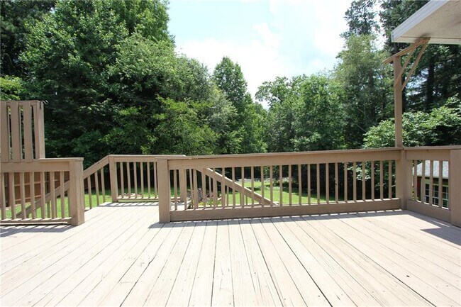Building Photo - 2944 Piedmont Dr