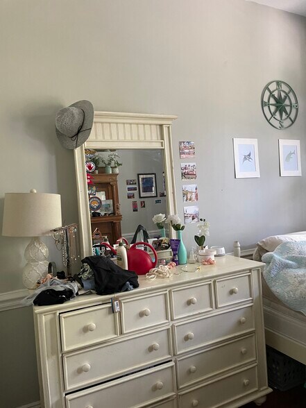 Bedroom - 2329 W Grace St