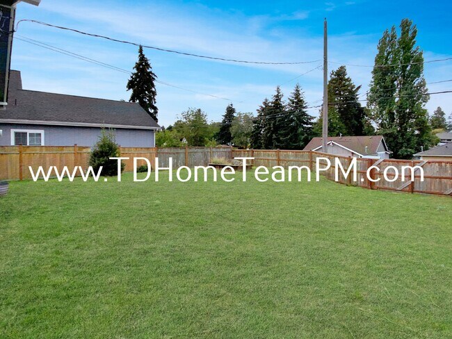 Building Photo - Charming 3-Bed Home with Granite Counterto...