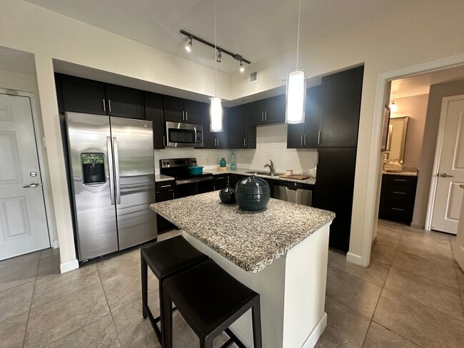 Building Photo - 4831 NW 112th Ct