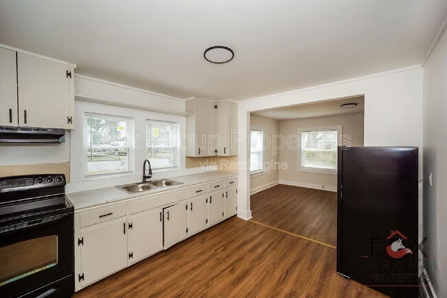 Building Photo - 502 Hickory Ave