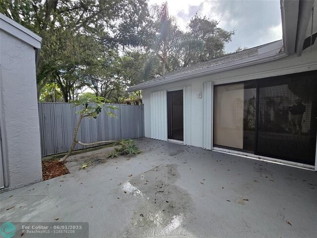 Building Photo - 4455 Carambola Cir N