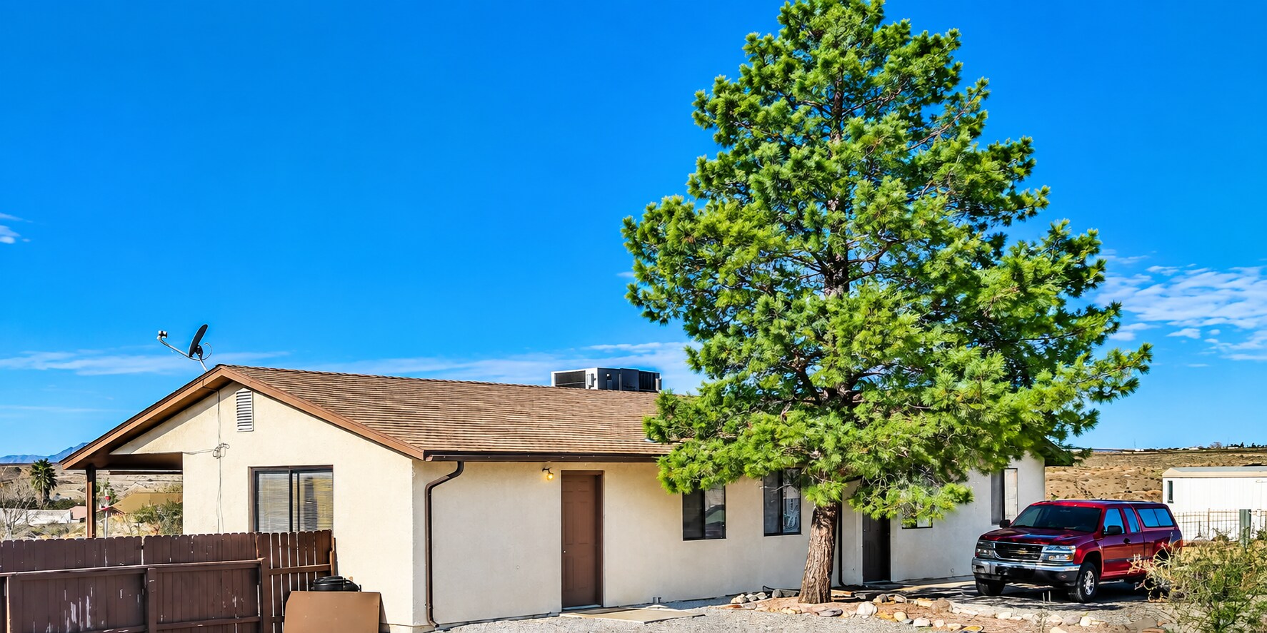 Building Photo - 437 N River Ln