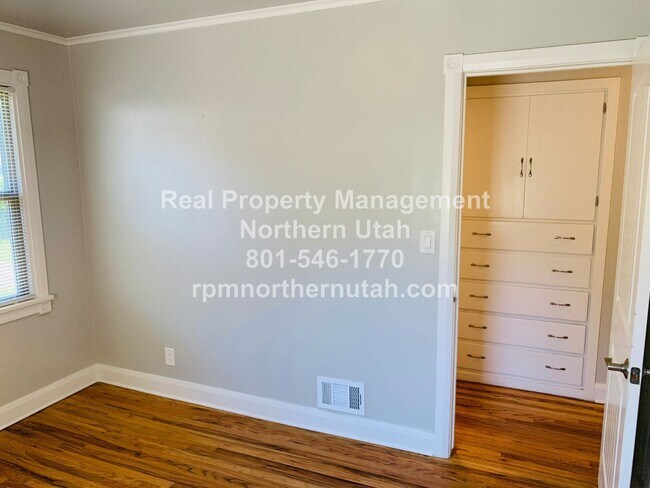 Building Photo - Beautiful 4 Bed 2 Bath Ogden Home Coming S...
