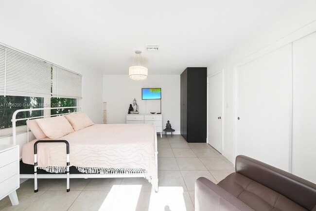 Building Photo - 690 NW 68th Ave