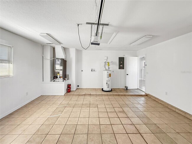 Building Photo - 518 Providence Blvd