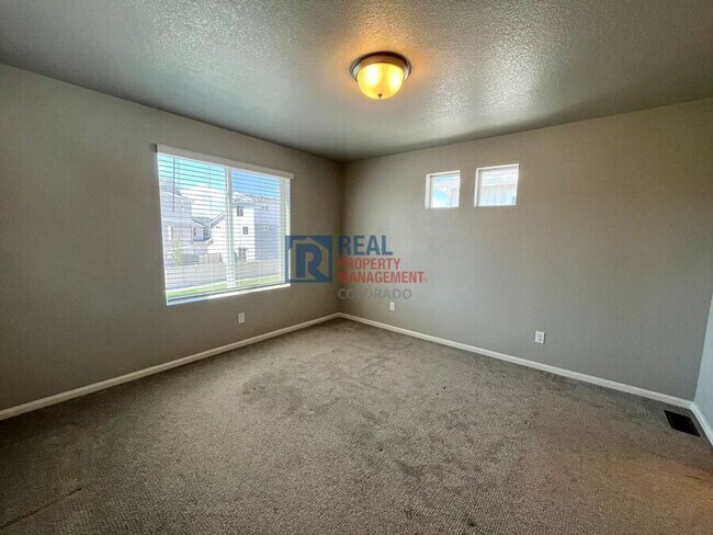 Building Photo - 9254 Henson Pl