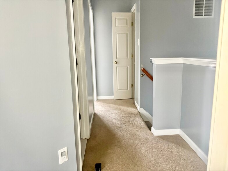 Building Photo - 927 Tipton Rd