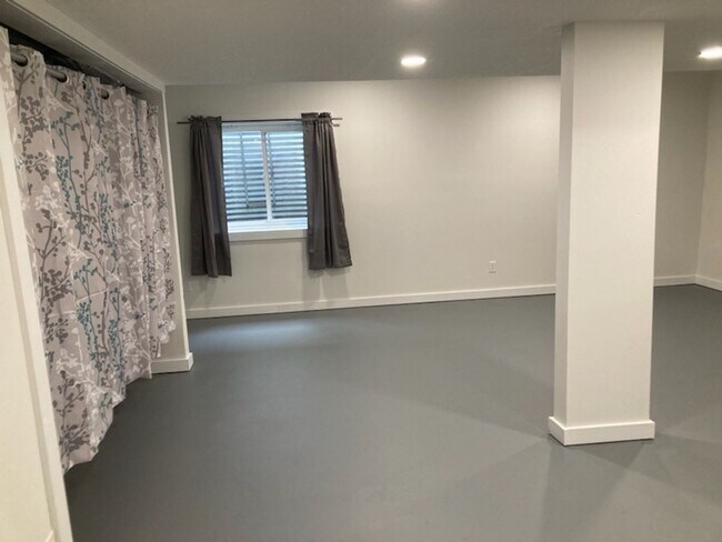 Building Photo - 1512