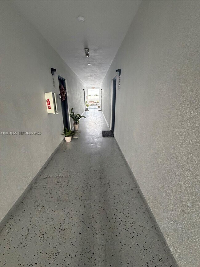 Building Photo - 853 E 24th St