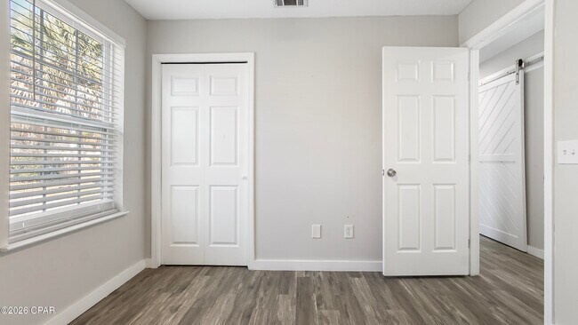 Building Photo - 1712 Vecuna Cir