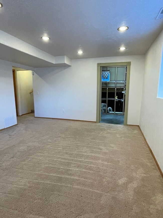 Building Photo - Spacious 4-Bedroom, 3-Bathroom House for Rent
