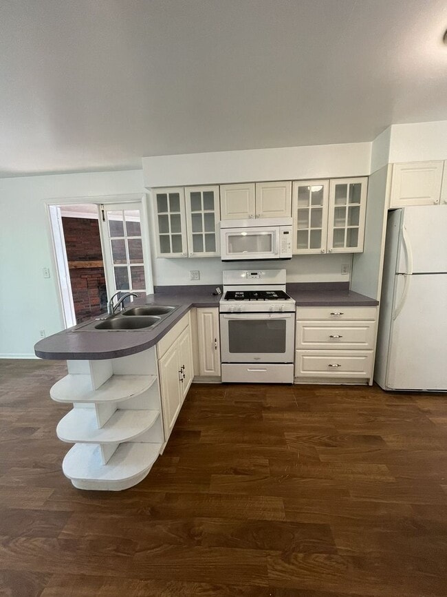 Building Photo - Three Bedroom Home in Sugarbrook Area!