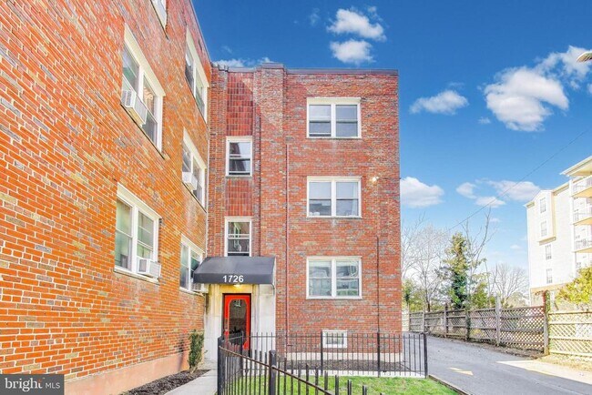 Building Photo - 1726 N Quinn St