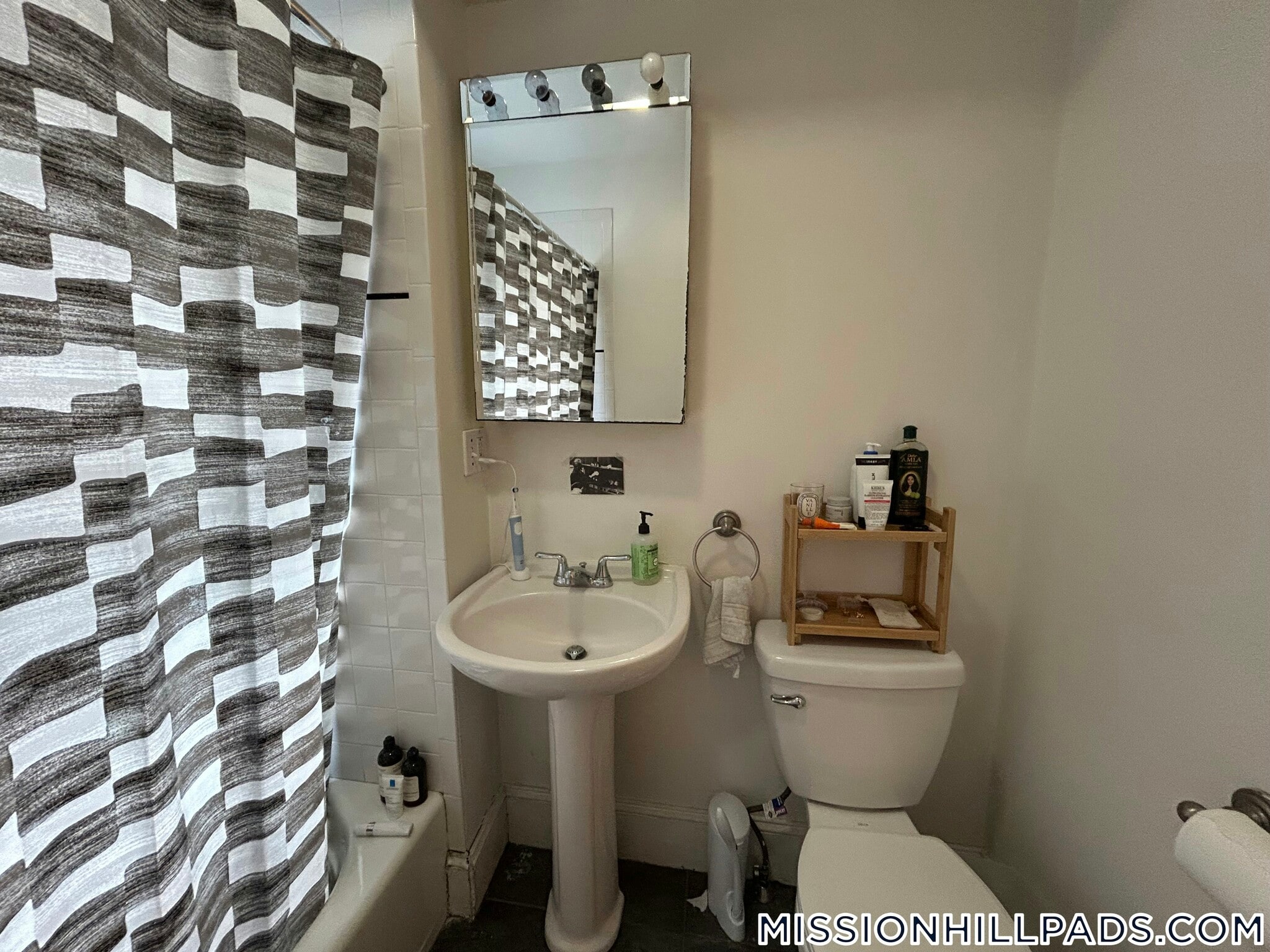 Building Photo - 100 Hillside St