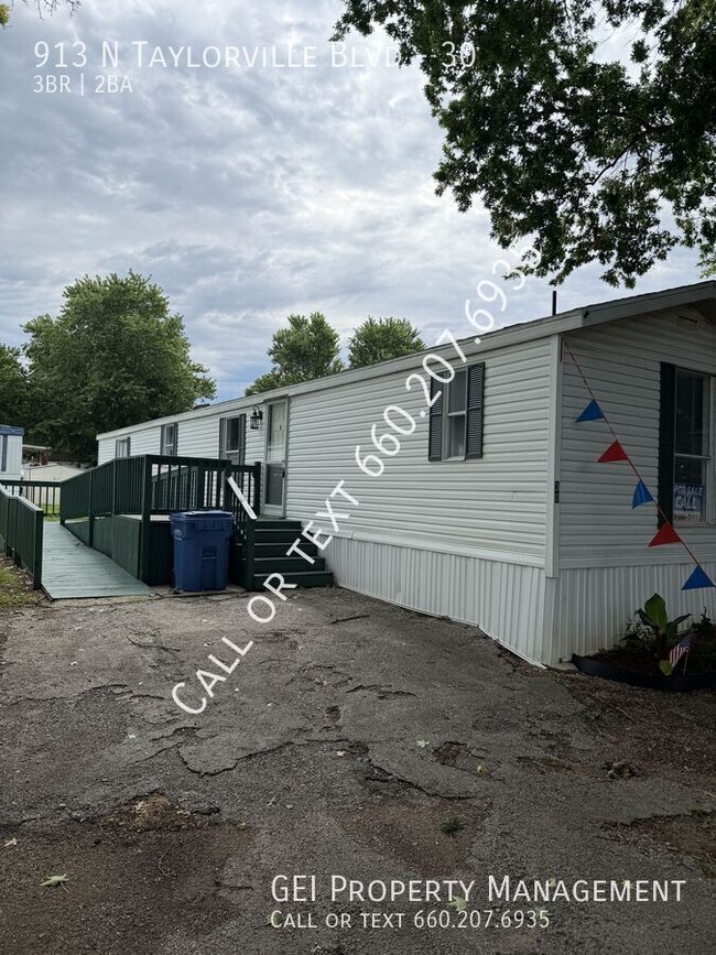Building Photo - 913 N Taylorville Blvd