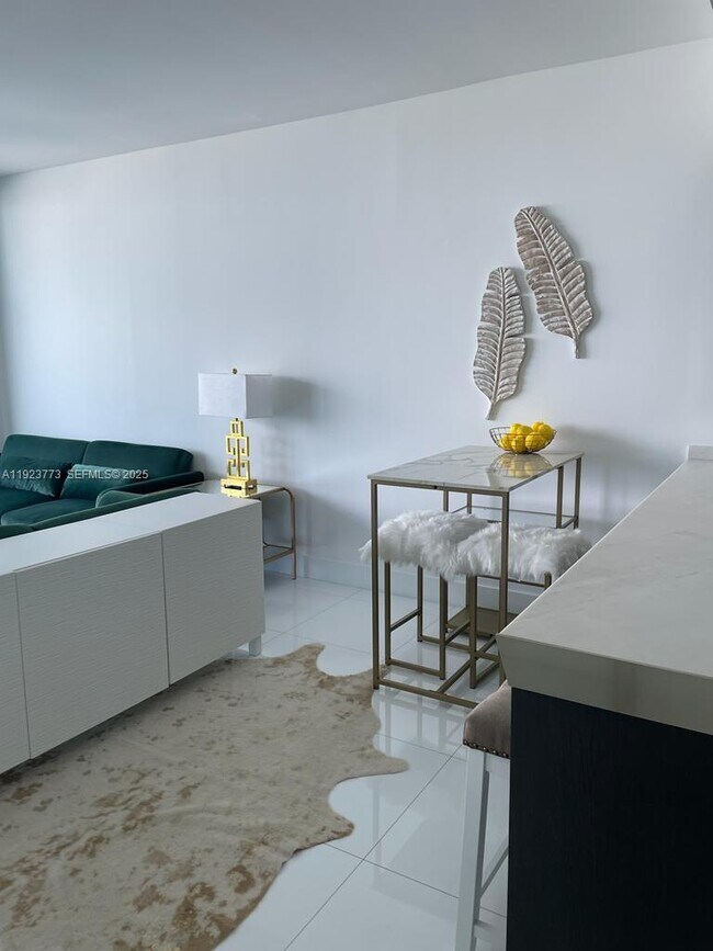 Building Photo - 200 Biscayne Blvd Way