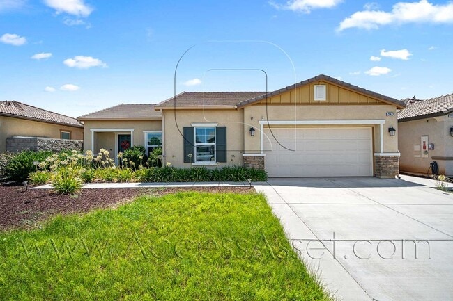 Building Photo - Partially furnished 4 Bed/2 Bath Plus a Bo...