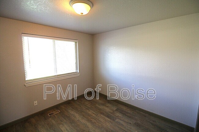 Building Photo - 3357 S Williamsburg Way