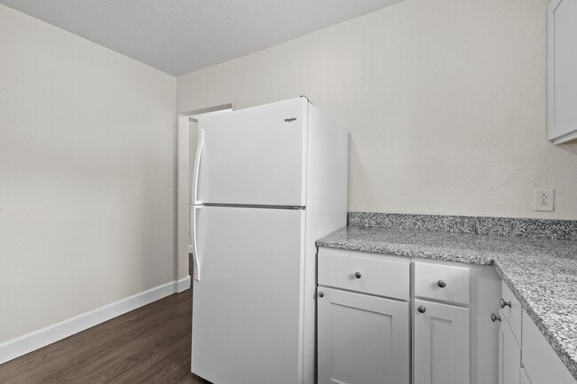 Building Photo - Cozy 2-Bedroom Duplex Apartment in Norfolk