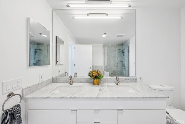 Building Photo - 501 Beale St