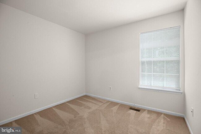Building Photo - 502 Wind Ridge Dr