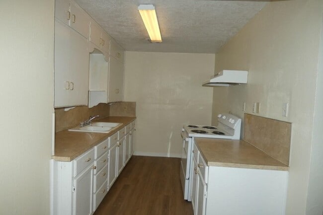 Building Photo - 2211 NW Crosby Ave