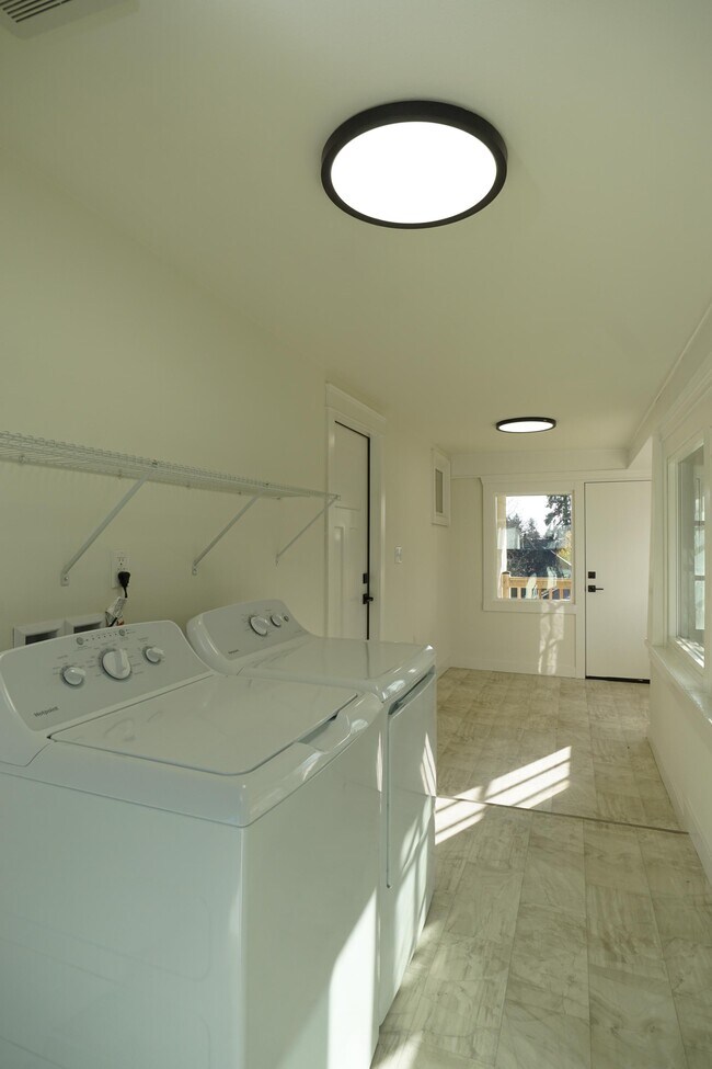 Building Photo - 2922 S Adams St