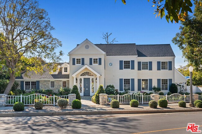 Building Photo - 360 Alma Real Dr