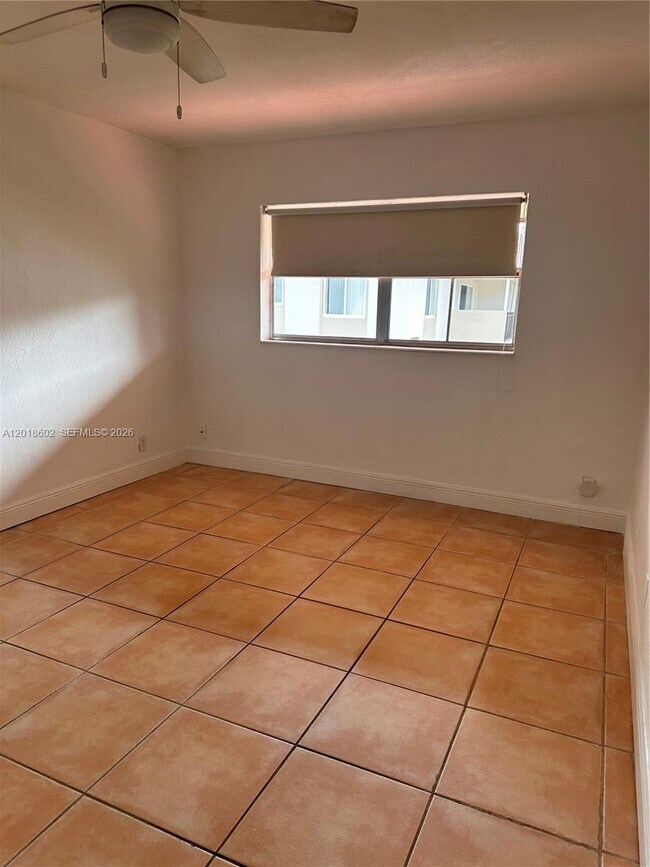 Building Photo - 6713 N Kendall Dr