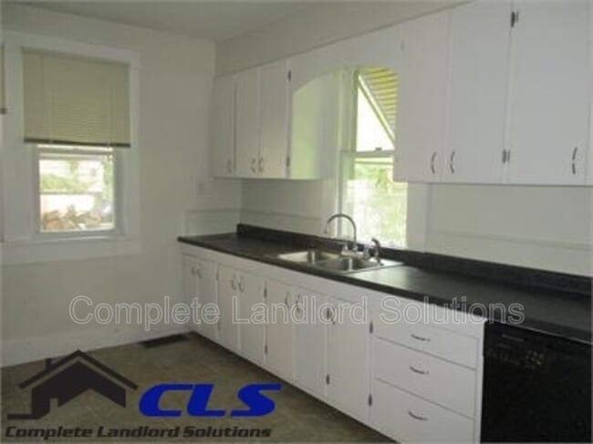 Building Photo - 1557 S 17th St