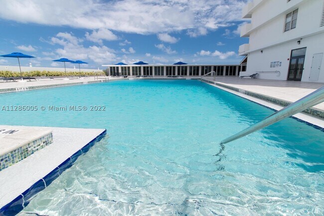 Building Photo - 5601 Collins Ave
