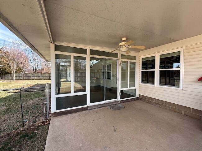 Building Photo - 1808 Lancaster Dr