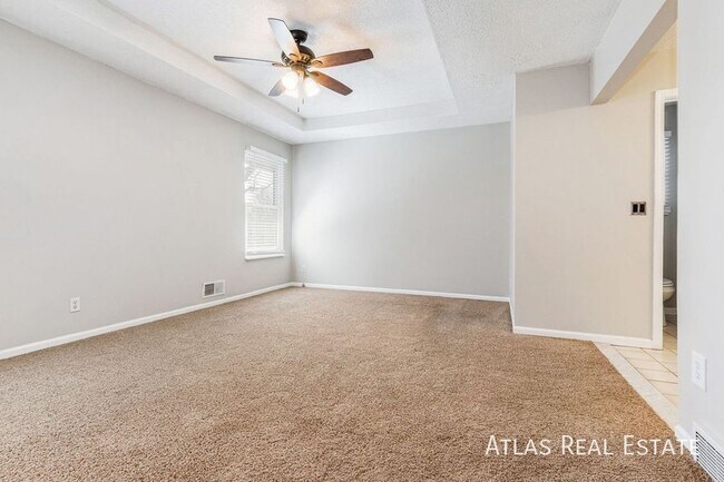 Building Photo - 1009 NE 99th St