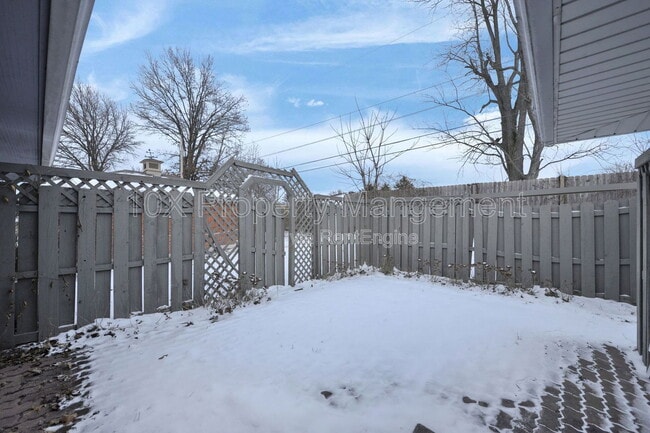 Building Photo - 1638 Parkinson Dr