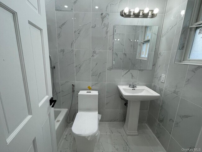 Building Photo - 136 Park Ave