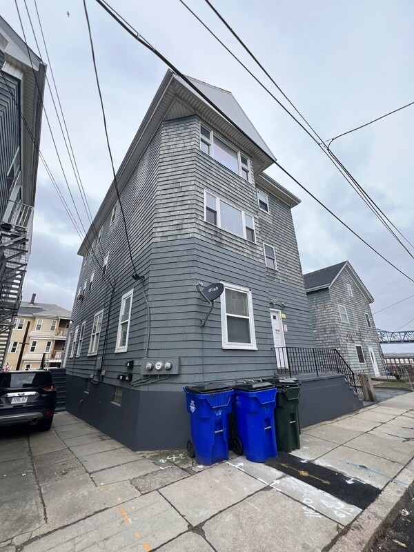 Building Photo - 47 Mulberry St