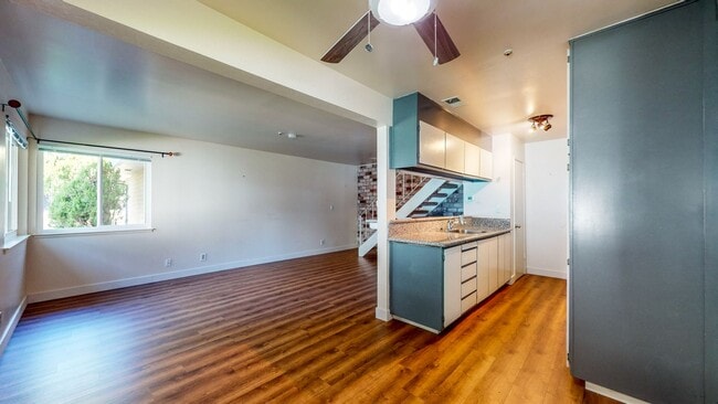 Building Photo - Rent Special! $100 off every month for duration of 1 year lease if moved in by February 1st! 2 St...