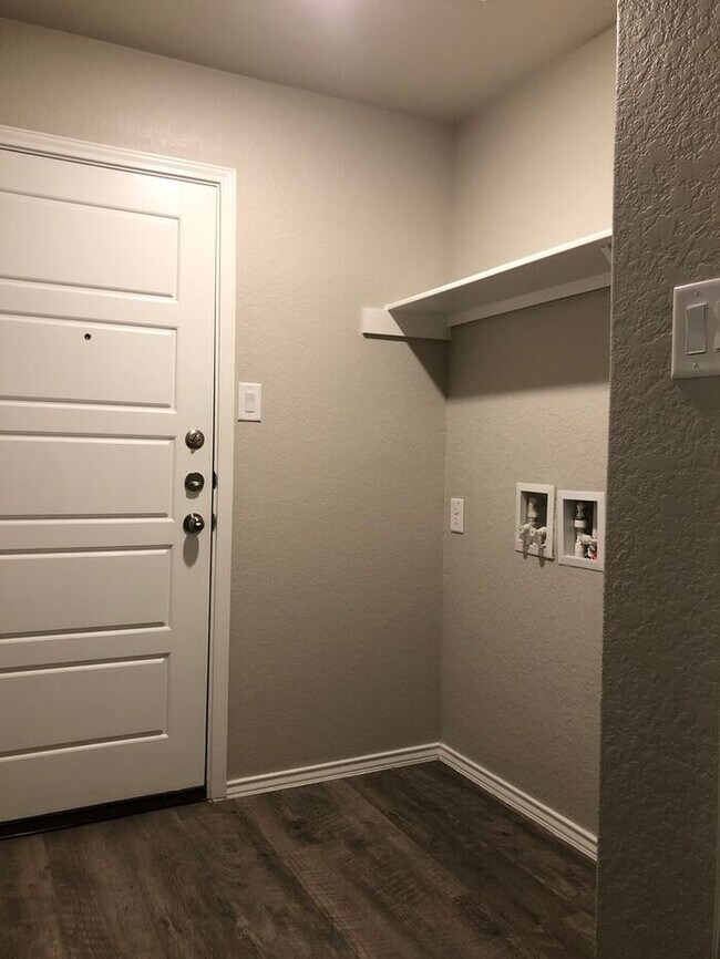 Building Photo - *$99 MOVE-IN SPECIAL* | Three Bedroom | Tw...